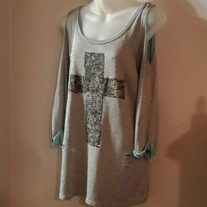 💜5/$25💜Daytrip Buckle Cross Cold Shoulder Raglan Top New